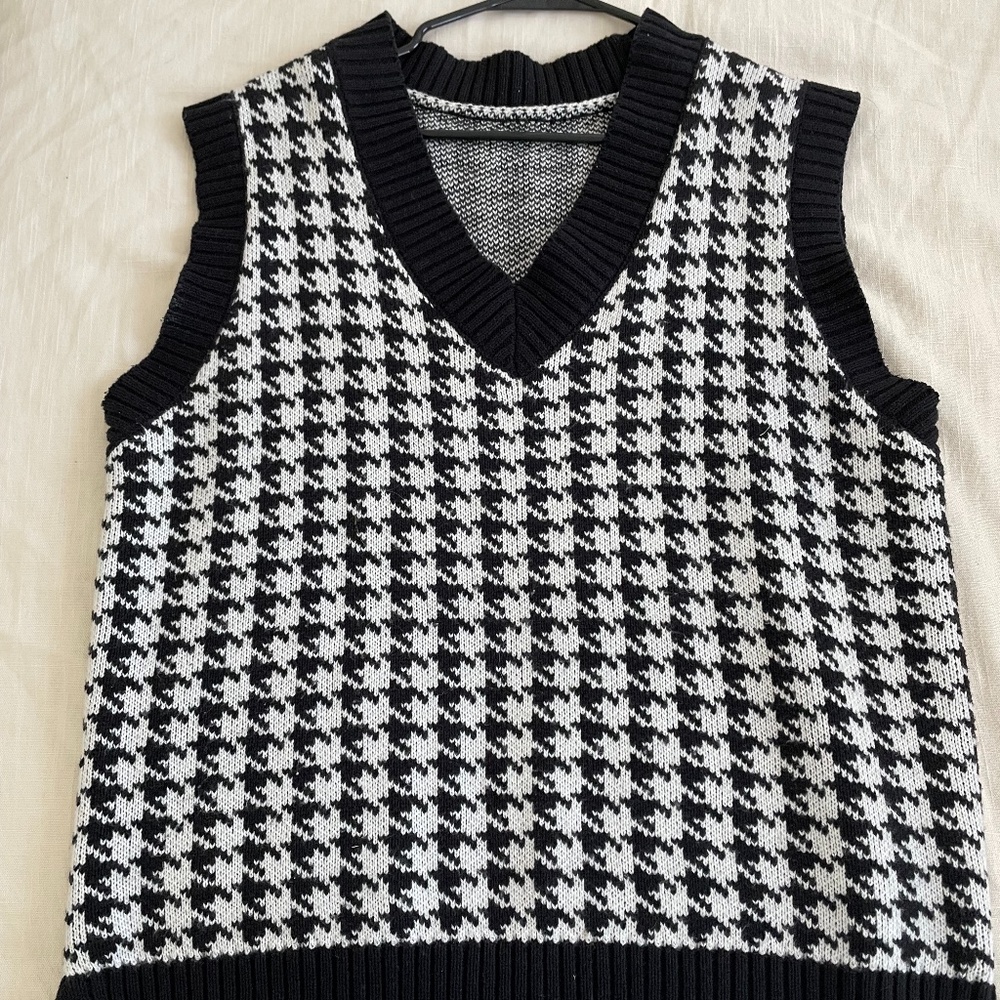 Oversized Houndstooth Sweater Vest